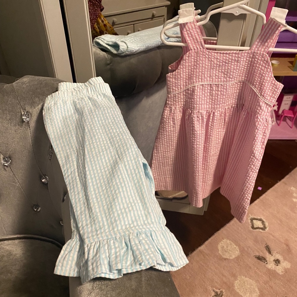 Adorable J.khaki 2piece set.Top is 2t;bottom 3t